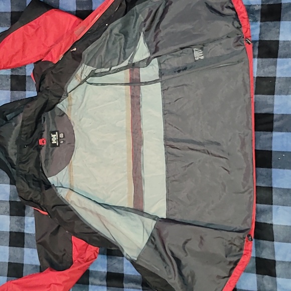 Helly Hansen. Helly-tech. Premium wind/rain breaker. Men's size XXL - Picture 12 of 16